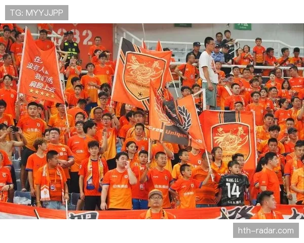 山东泰山发布全新橙色球衣，引发球迷热议