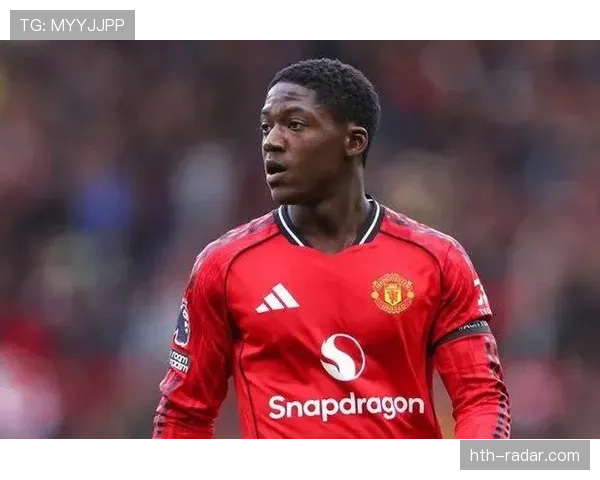 英超新星科比·梅努持续提升状态，助力球队争夺冠军荣耀