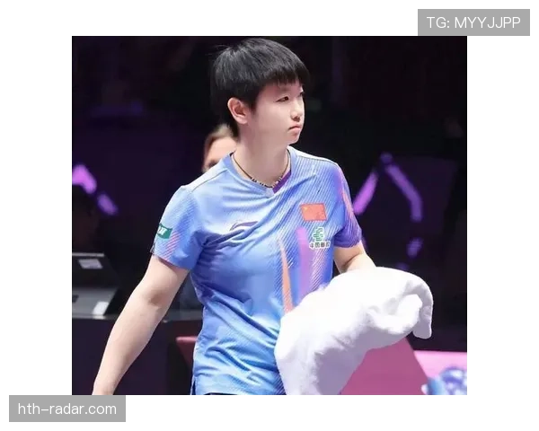 孙颖莎平时像隔壁小妹，赛后下飞机那一刻直接变身有底气的富婆，心态差距我服了